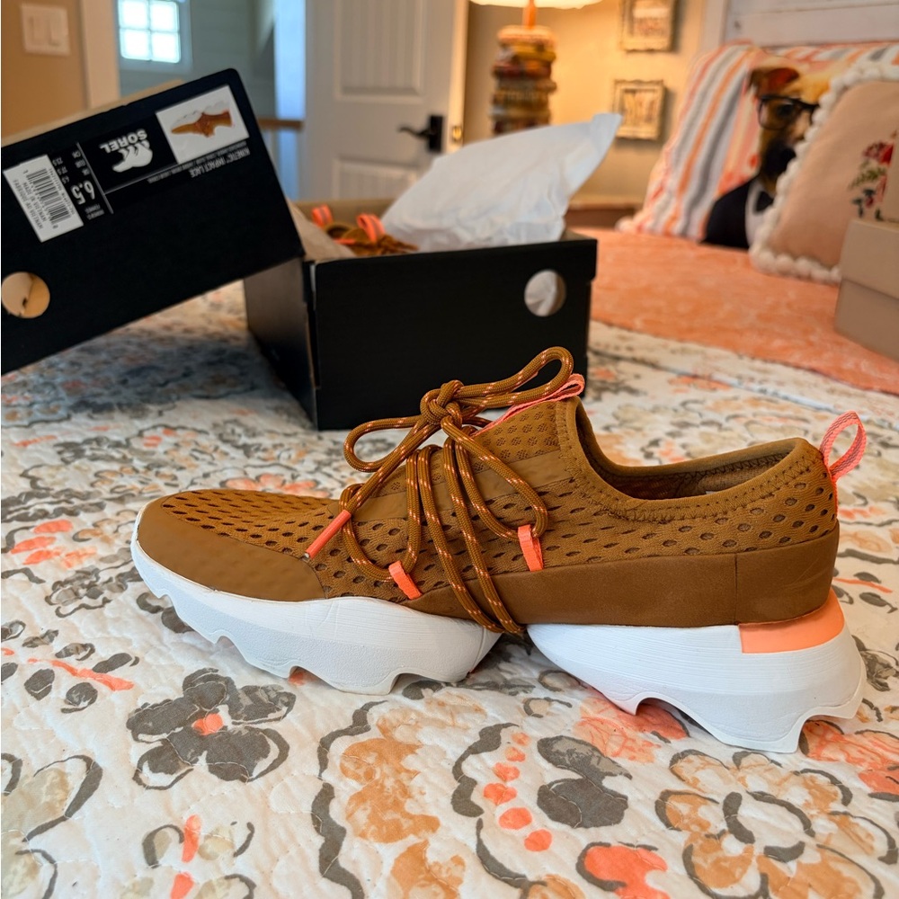 Sorel kinetic impact Brown Sneaker with Orange Accents and White Sole 6.5 - Picture 9 of 9